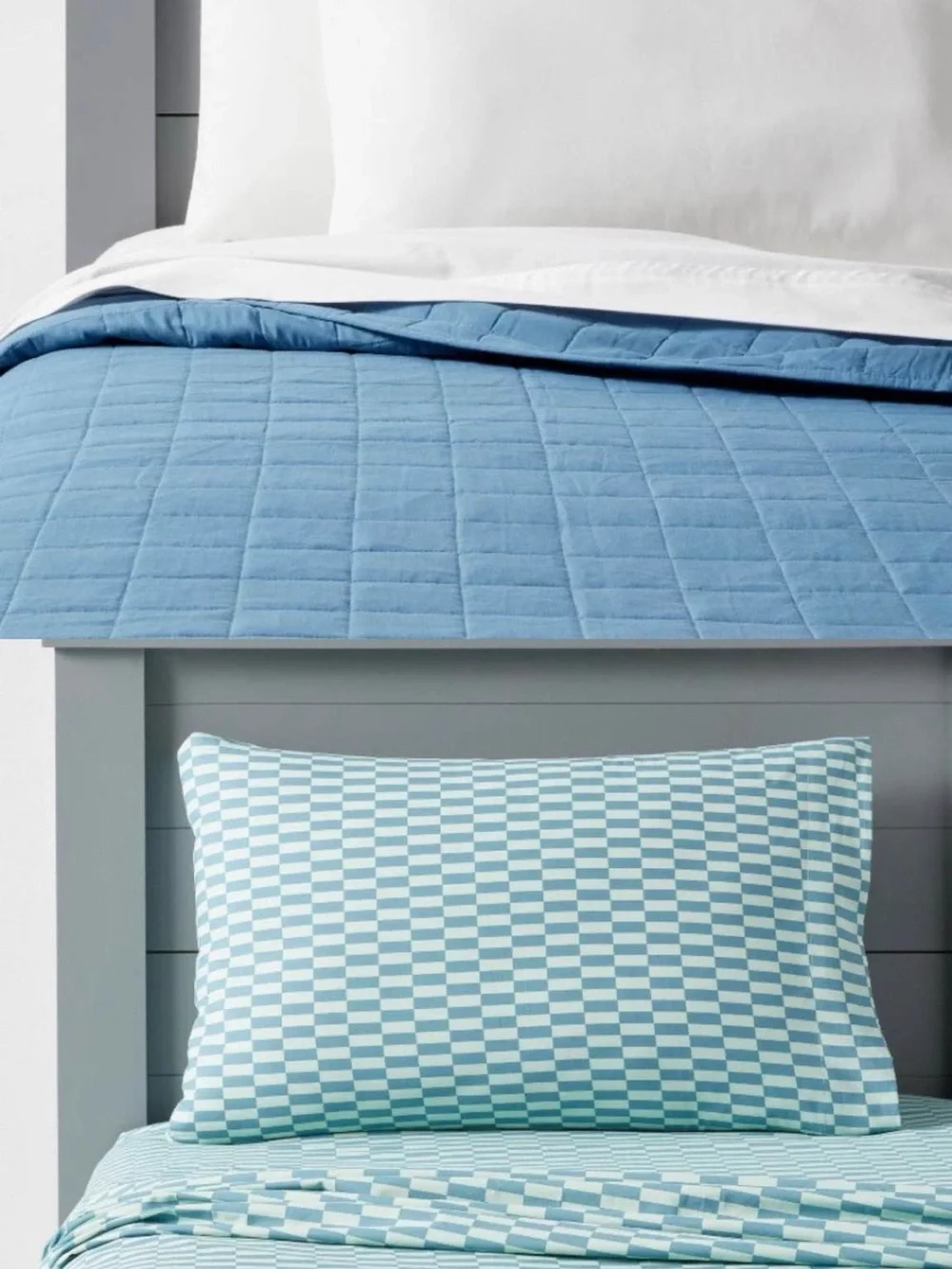 Pillowfort twin bedding